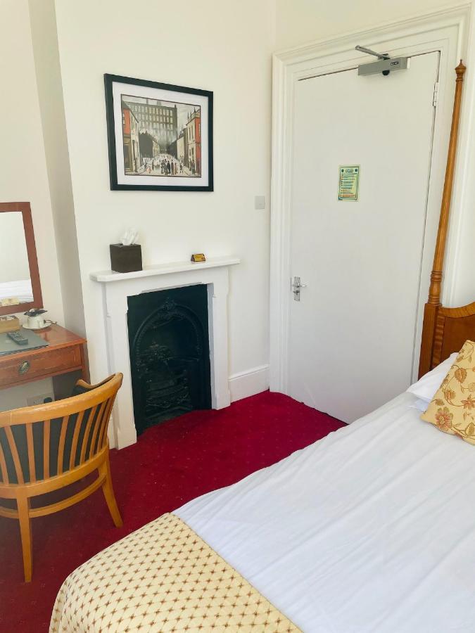 Ebury Hotel Cottages And Apartment'S Canterbury Room photo